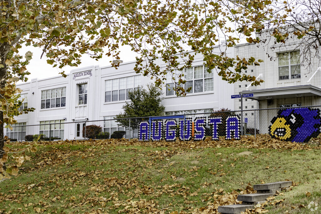 Augusta Elementary School provides education in the neighborhood of 
Outlying St. Charles.