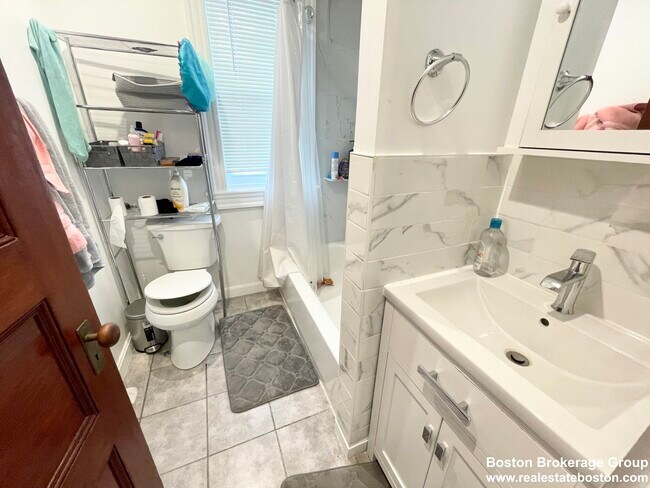 18 Romsey St unit 3, Dorchester, MA 02125 - photo 7