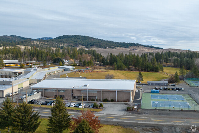 Freeman Elementary features two tennis courts for its students.