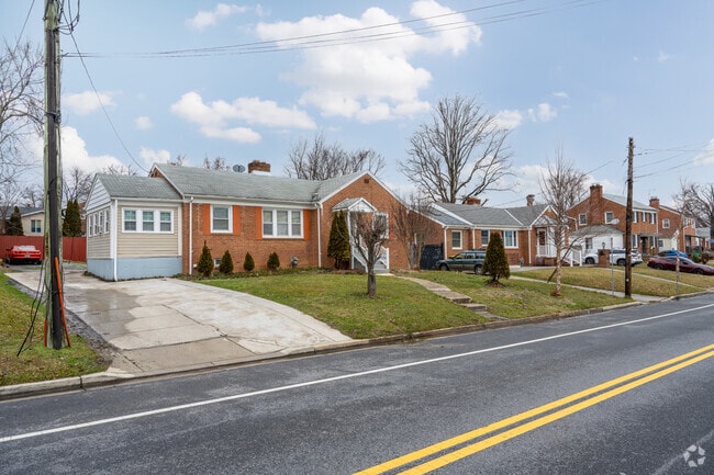 A row of ramblers on 8th Avenue in Chillum.