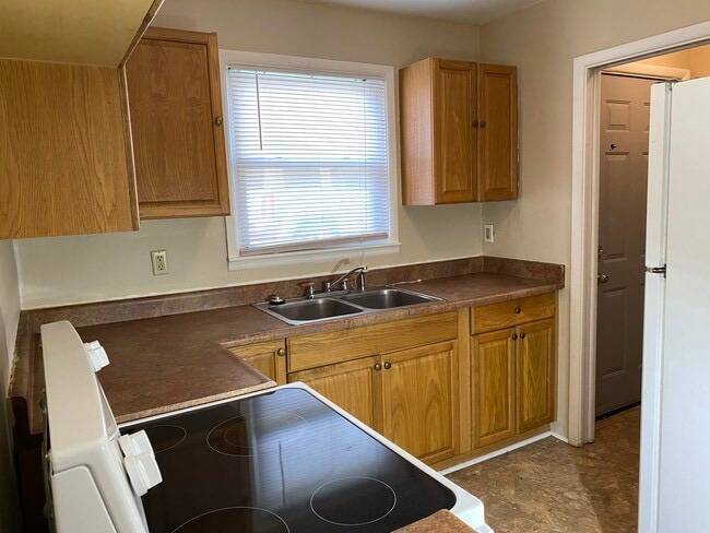 1413 63rd St, Des Moines, IA 50311 - photo 4