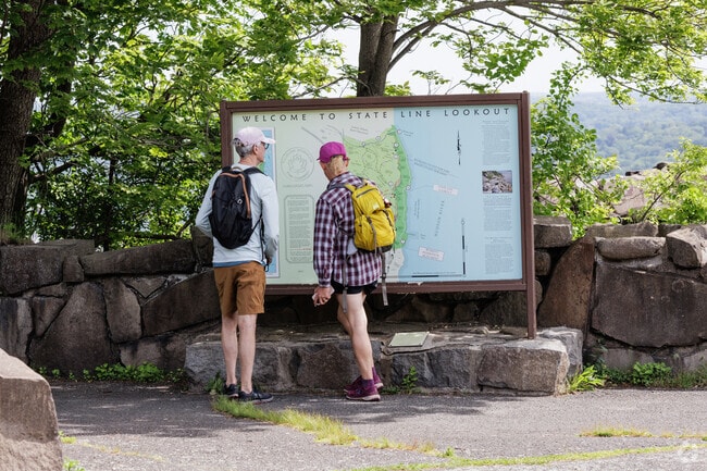 From State Line Lookout in the Palisades Interstate Park visitors can hike up to the NY border.