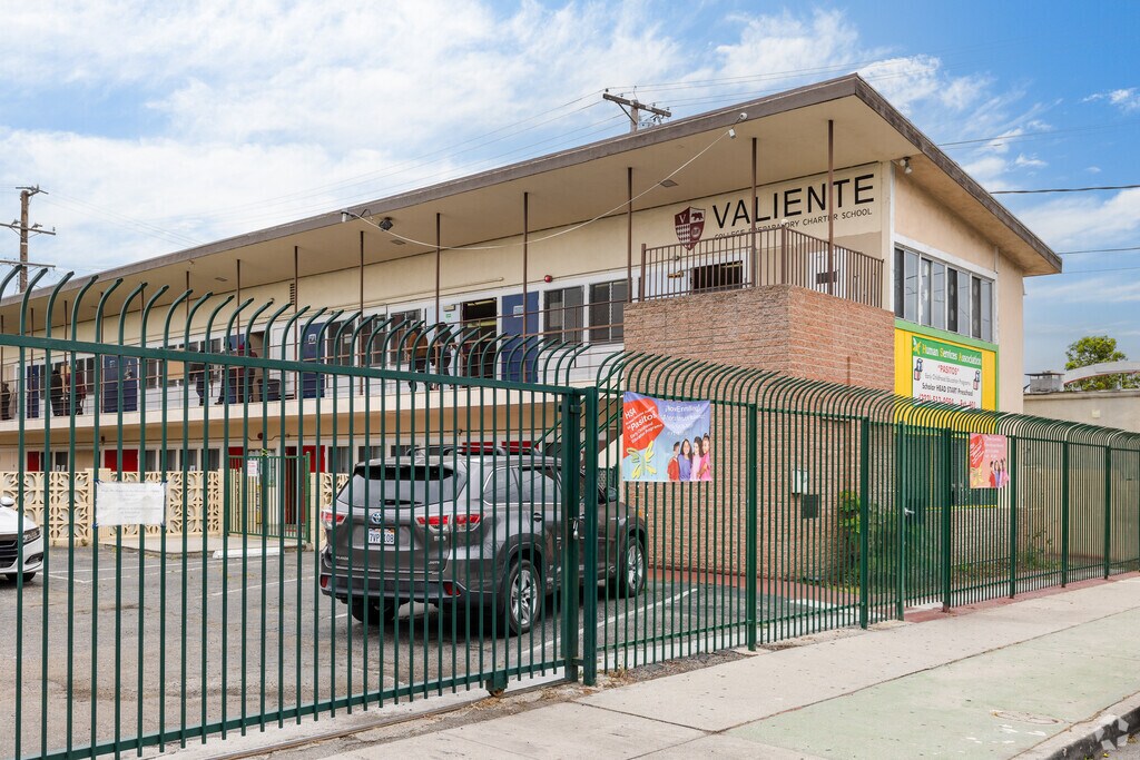 Valiente College Preparatory Charter prepares students for post high school education.