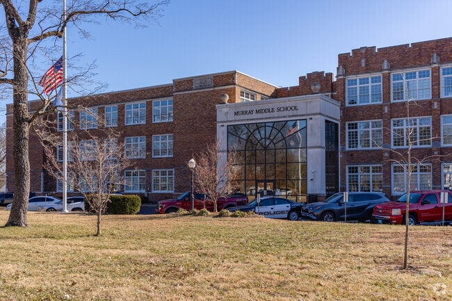 Murray Middle School offers education to students in grades 4 - 8.