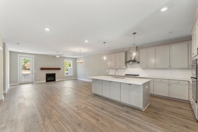 303 Breakwater Ln unit 36482646, Seneca, SC 29678 - photo 6