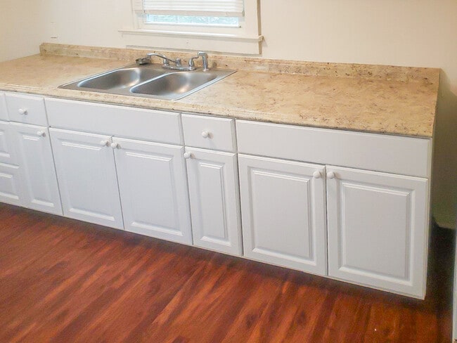 1225 High Pearl St, Petersburg, VA 23803 - photo 3