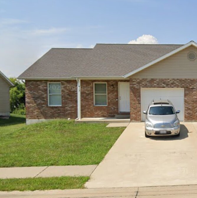 425 Station Crossing unit 427, Waterloo, IL 62298 - photo 1