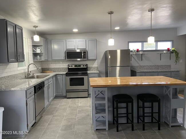 9412 E Deer Trail Place, Tucson, AZ 85710 - photo 4