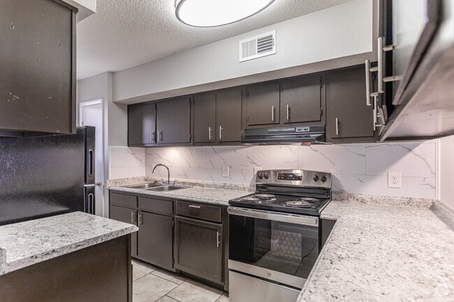2BR, 1.5BA - 900SF