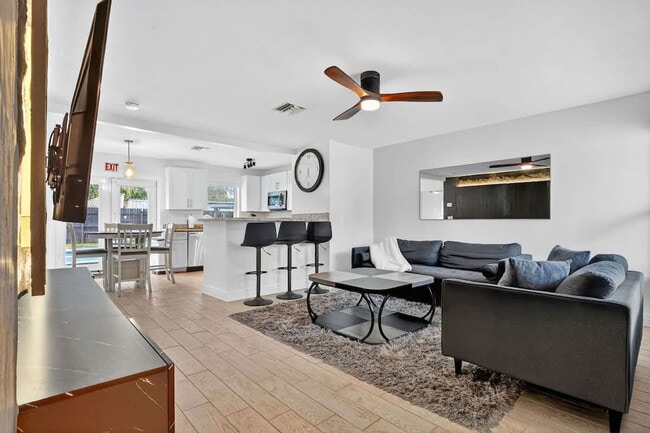 6660 Custer St unit ID1372318P, Hollywood, FL 33024 - photo 2