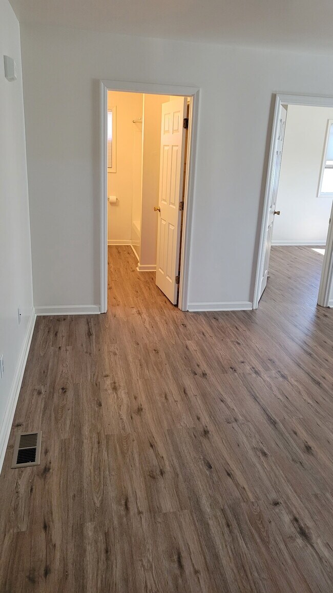 1464 N 11th St unit B, Reading, PA 19604 - photo 4