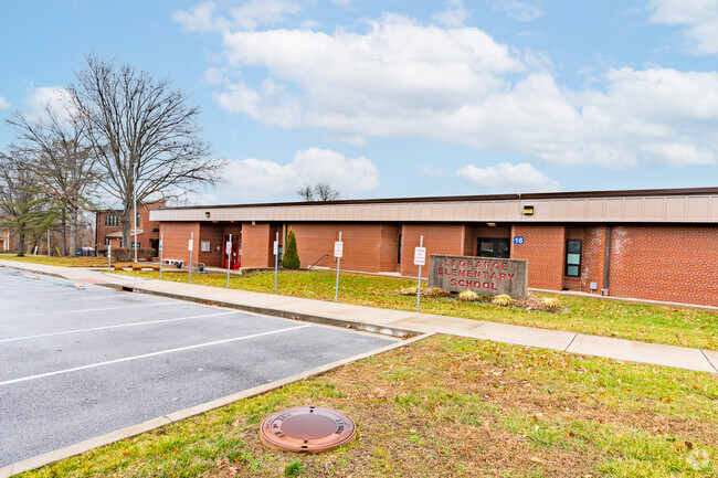 LaGrange Elementary School has received an overall grade of B+ from Niche.