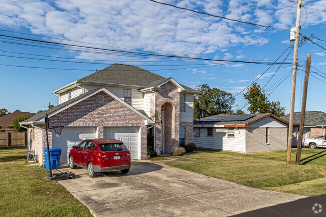 Homes in Hahnville come in different shapes and sizes.