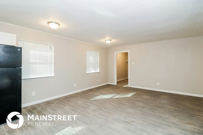 1103 Johns Dr, Euless, TX 76039 - photo 6