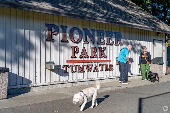 Pioneer Park is perfect for family outings, sports, and riverside walks.