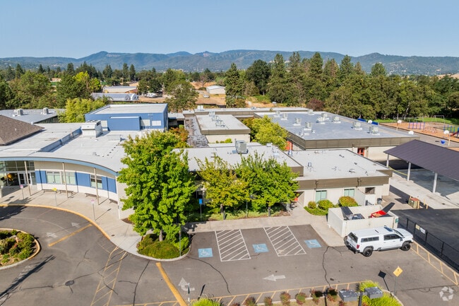 Oak Grove Elementary School offers quality education in Medford.