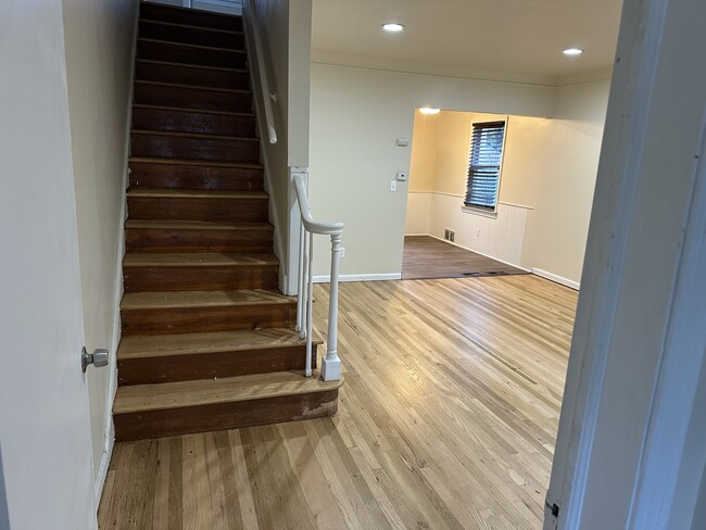 7517 Sterling, Center Line, MI 48015 - photo 6