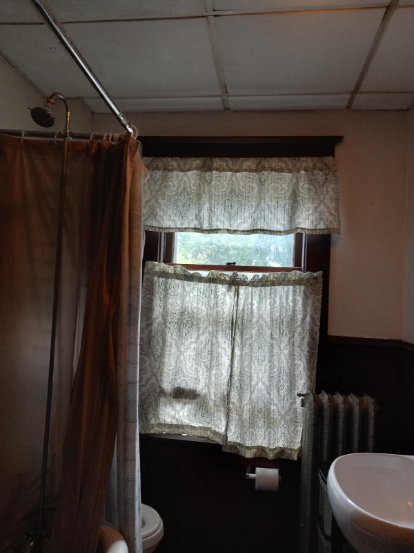 132 Montgomery St Unit 2nd floor, Poughkeepsie, NY 12601