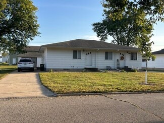 1516 Starview Dr, Cedar Falls, IA 50613