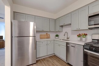 705 S Milwaukee Ave, Libertyville, IL 60048