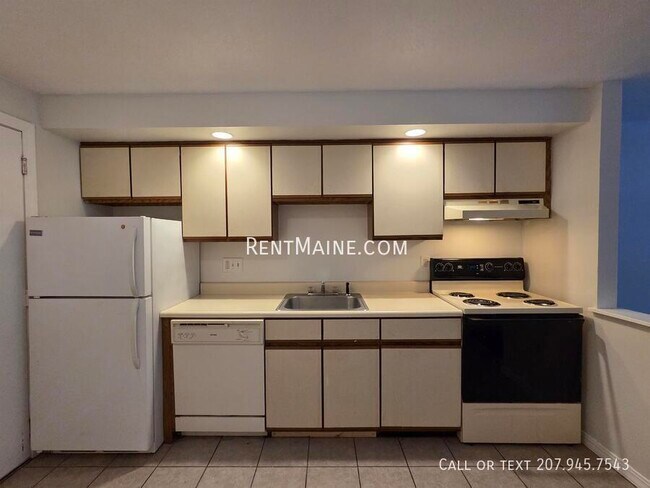 20 Tall Pines Dr unit 10, Lewiston, ME 04240 - photo 5