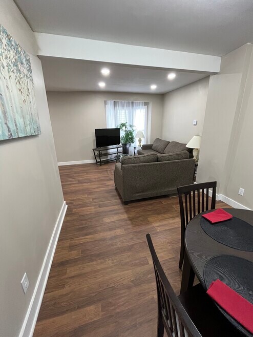 810 E 8th St unit 1, Muscatine, IA 52761 - photo 1