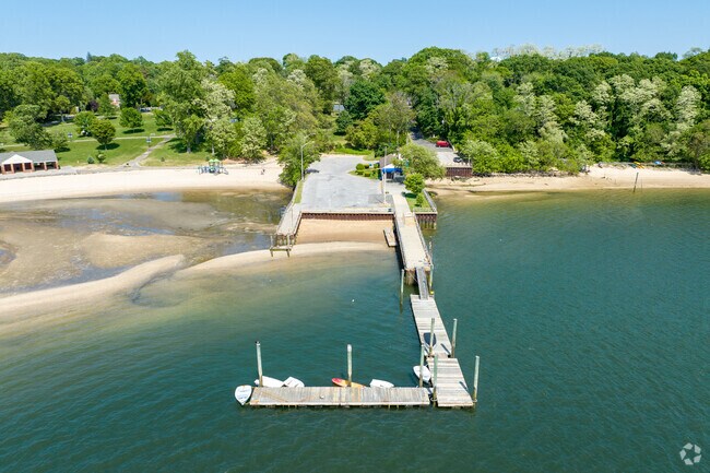 Located at Morgan Park is the Glen Cove Yacht Club.