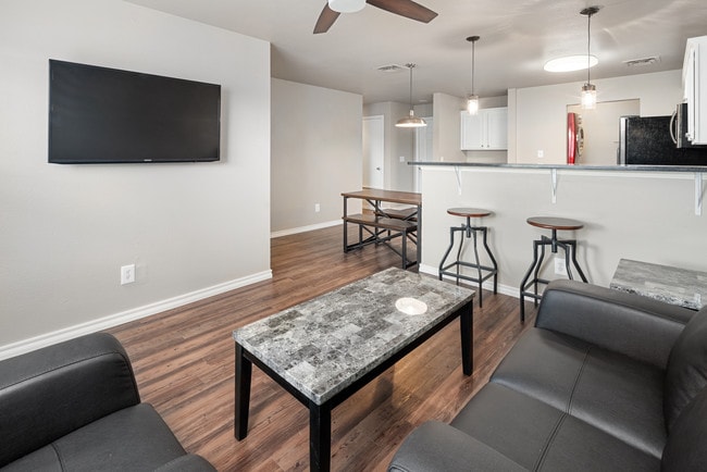 Dillon Park Student Apartments, Edmond, OK 73034 - photo 3