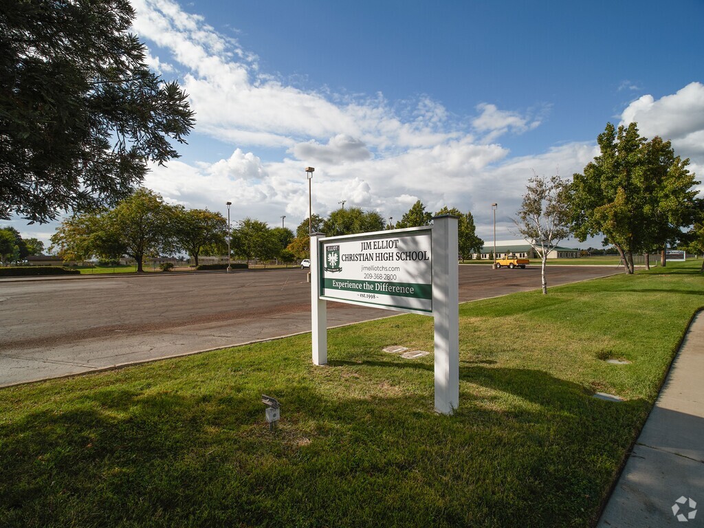 Welcome to the Jim Elliot Christian High School in Lodi.