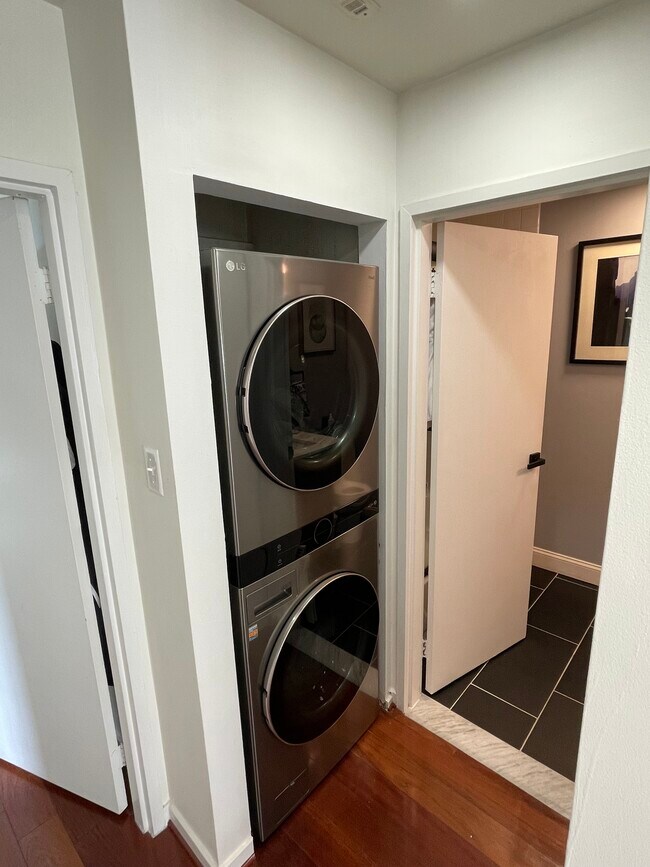 2429 Locust St unit 421, Philadelphia, PA 19103 - photo 7