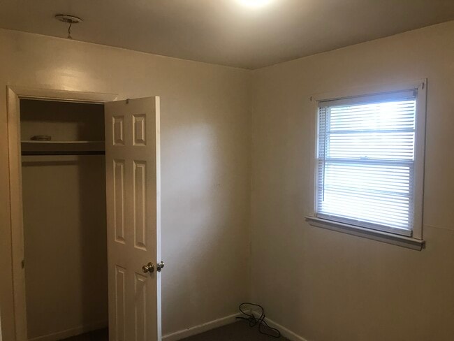 208 Wayne Ave, Goldsboro, NC 27530 - photo 2