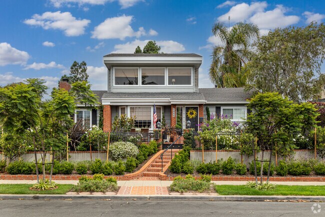 With a daily dose of ocean mist, Wooded Area has more trees than other San Diego neighborhoods.