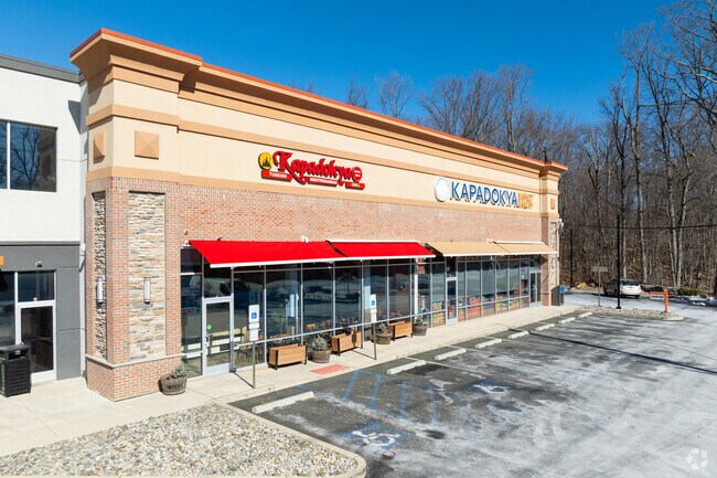 Rt 1 has many dining options for residents of Monmouth Junction.