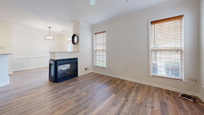 14592 Kylewood Way unit 13, Gainesville, VA 20155 - photo 2