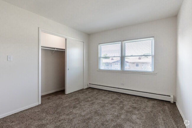2BR, 1BA - 875SF - Primary Bedroom