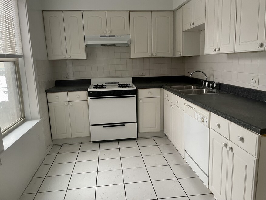 548 Elmwood Ave unit 48-3, Evanston, IL 60202 - photo 1