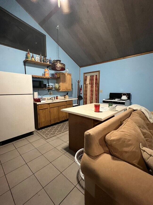 151 Broadway unit 2 Unfurnished, Saranac Lake, NY 12983 - photo 5