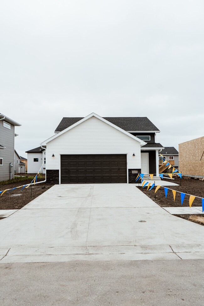 6713 Samuel Dr Unit 37411227, Horace, ND 58047