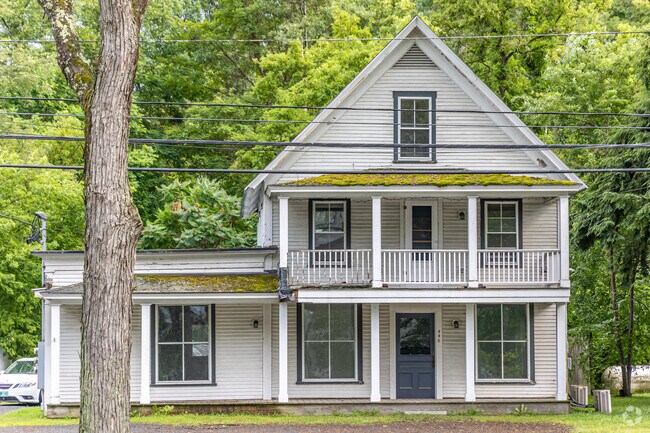 You can find single family homes in the town of Fairlee with private driveways.