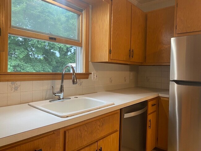34 Richardson St unit 2, Wakefield, MA 01880 - photo 4