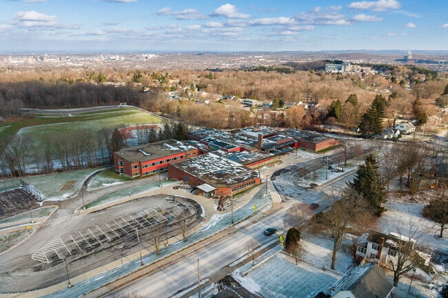 Onondaga Hill Middle School has a student-teacher ratio of 11 to 1 (2024).