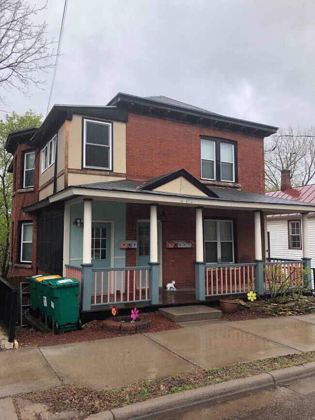 401 Laurel St W unit 2 (Upper), Stillwater, MN 55082 - photo 2