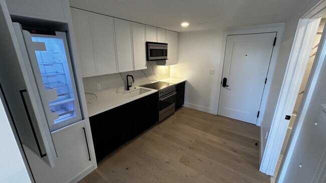 11 Lothrop St unit 50-506, Boston, MA 02135 - photo 6