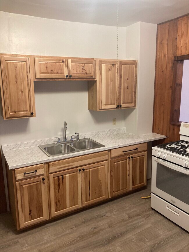 1436 E 9th St unit 2, Erie, PA 16503 - photo 2