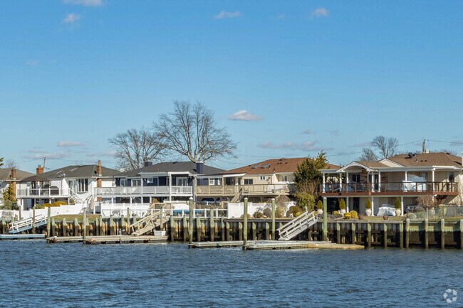 Waterfront homes with private boat docks in Oceanside, NY.