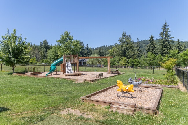 The Hillsview Montessori School, a Private Pre-K & Elementary School in Damascus, Damascus OR.