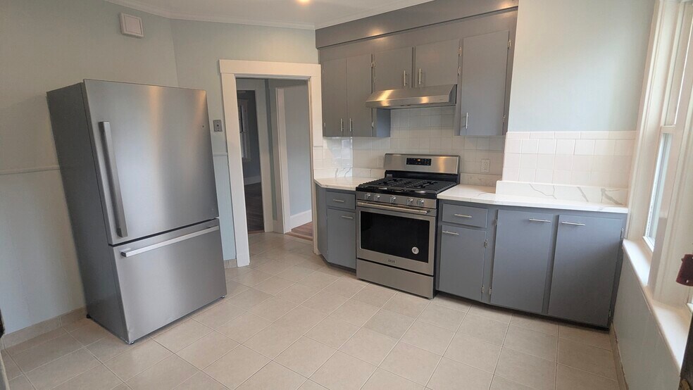 146 Waverley Ave unit 146, Watertown, MA 02472 - photo 1