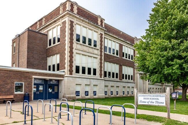 Monmouth students go through Monmouth-Roseville schools, eventually graduating from Monmouth-Roseville High School.