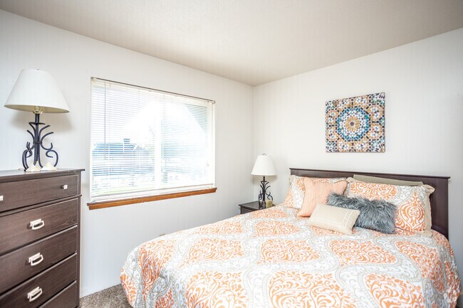 Olde English Village, West Des Moines, IA 50265 - photo 7