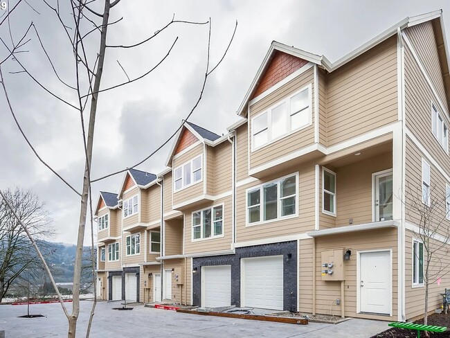 8814 N Edison St unit 8814 Unit A N. Ediso, Portland, OR 97203 - photo 2